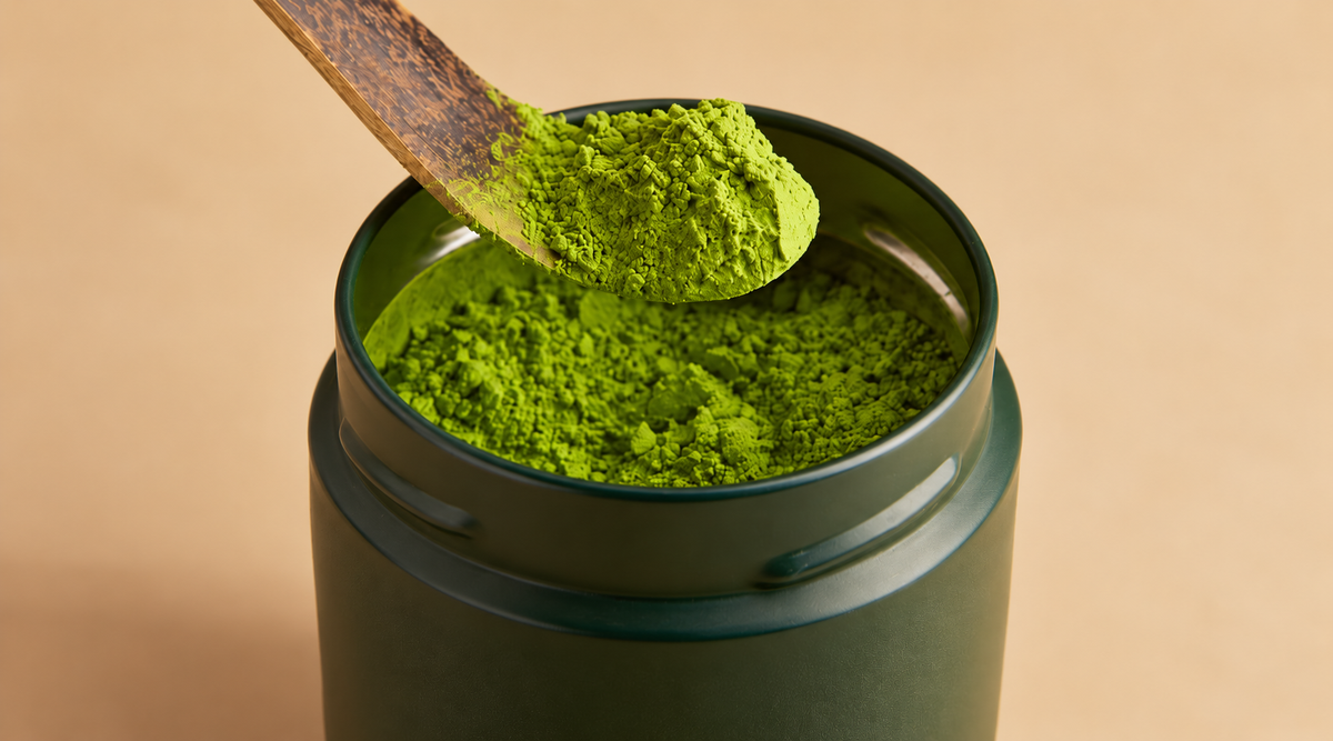 Pourquoi mon matcha devient-il moins vert après ouverture ?